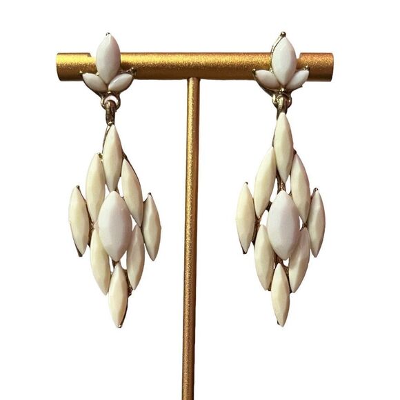🤯5/$20🤯 White And Cream Color Diamond Shaped Dangle Earrings - Picture 1 of 4